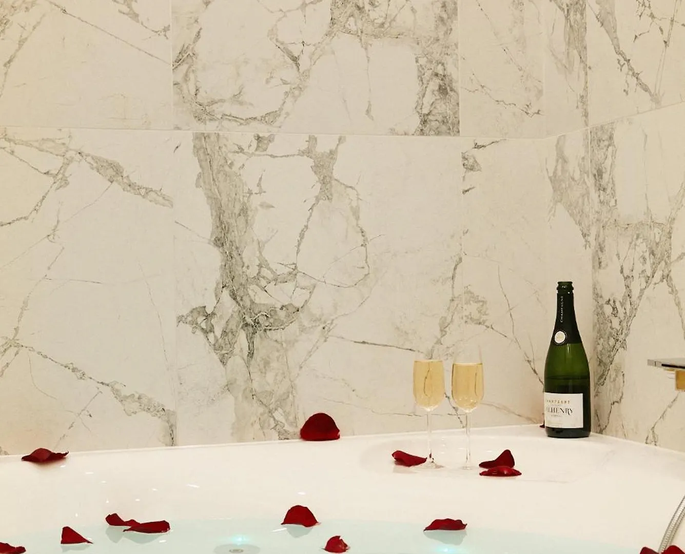 Lavie Maison Marais Ac Hot Tub Paris France