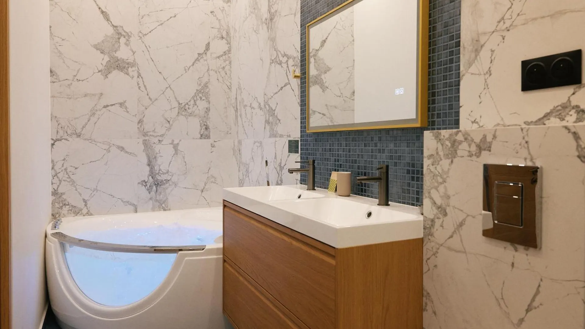 Lavie Maison Marais Ac Hot Tub Paris Apartment